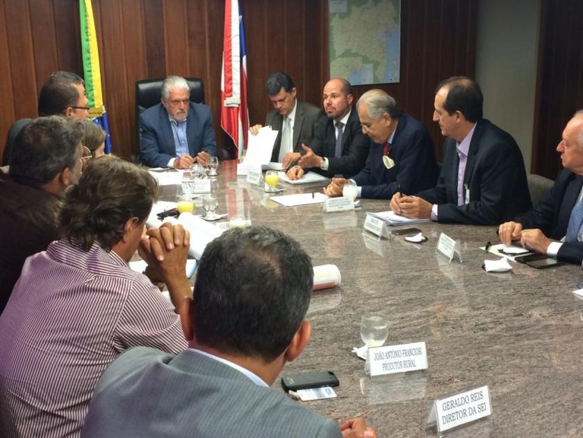 A audiência com o governador serviu para se cobrar providencias urgentes do governo do estado no que se refere a formação de um grupo de trabalho para cumprir o acordo firmado entre Bahia e Tocantins