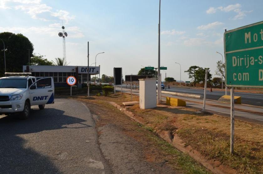 Postos estão fechados, terceirizados foram demitidos e agentes do DNIT exercem função de zeladores.