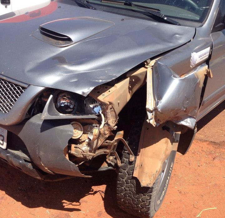 O dano causado na camionete dá uma ideia da violência do choque