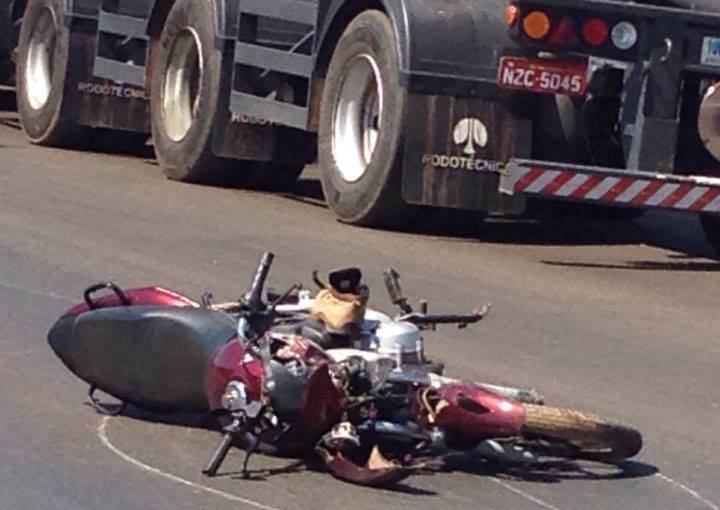 Moto também ficou destruída