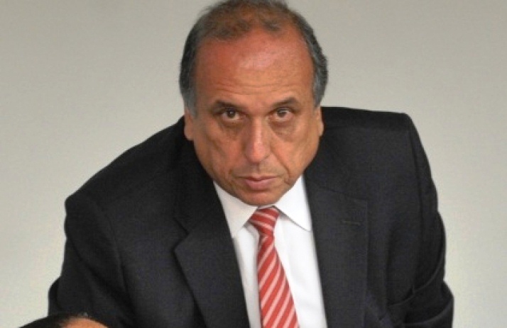 Pezão, eleito no Rio, autorizou, como vice-governador em exercício, reajustes salariais às vésperas do início da campanha.