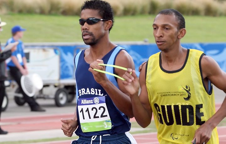 O  brasileiro Odair Ferreira dos Santos que conquistou sua primeira medalha de ouro no Mundial Paraolímpico de Atletismo do Comitê Paraolímpico Internacional (CPI) em 2011. Foto de Beto Monteiro.