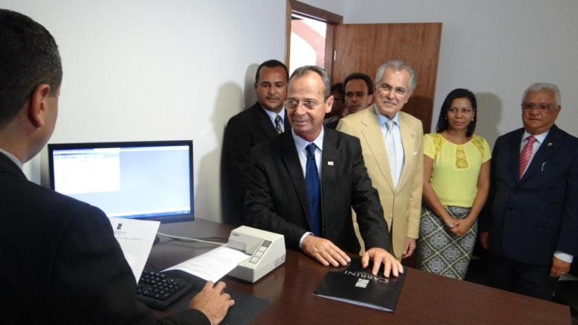 Cabrini protocola primeira petição.