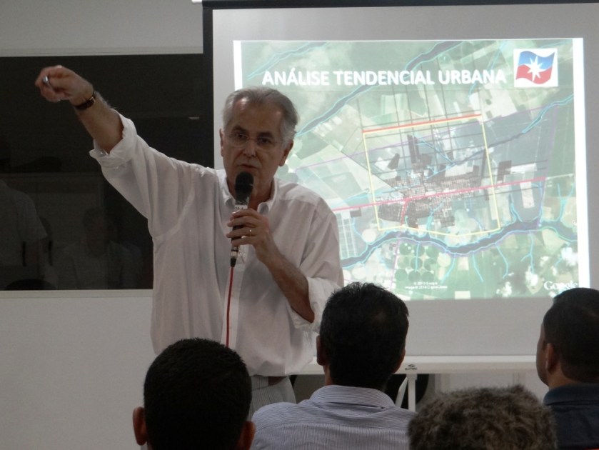  Para o prefeito Humberto Santa Cruz muitos problemas que temos hoje seriam evitados se tivesse havido planejamento no passado