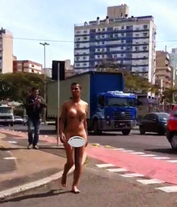travewsti pelado na cidade baixa (2)