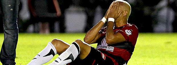 2221_junior-vitoria-chorando