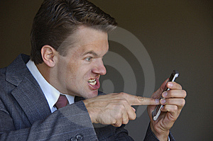 irritado-no-telefone-de-pilha-thumb12479054