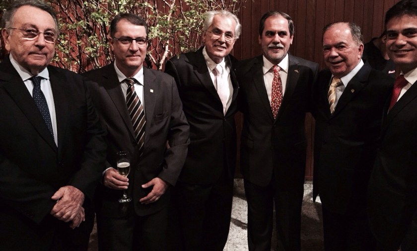 O prefeito Humberto Santa Cruz, o presidente da ABRAPA João Carlos Jacobsen, o Vice-governador eleito da Bahia João Leão e o deputado estadual eleito, Eduardo Salles.