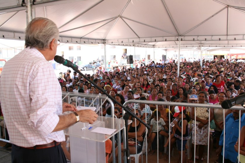 O prefeito reiterou sua intenção de entregar 3 mil casas populares até o final de 2016.