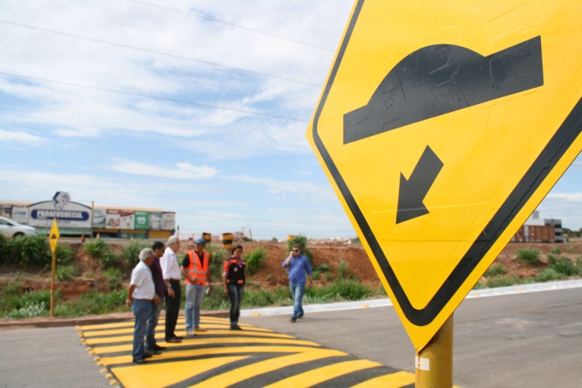 Segundo o prefeito Humberto os redutores de velocidade e as placas de sinalização devem melhorar o trafego de veículos no trecho