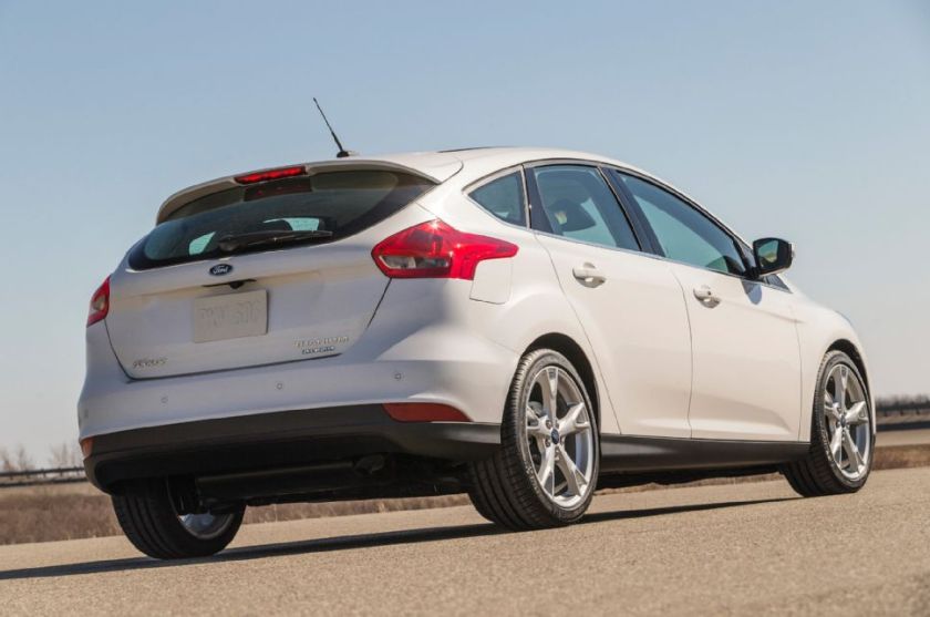 2015-ford-focus-hatchback-rear-side-view