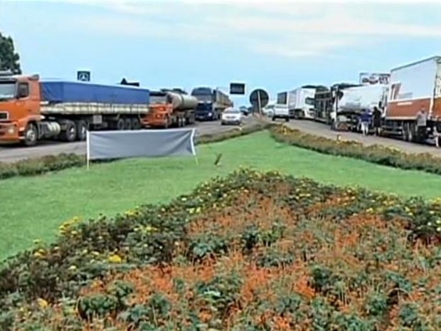 Seis pontos de bloqueio em Santa Catarina. Reprodução de imagem da RBS TV