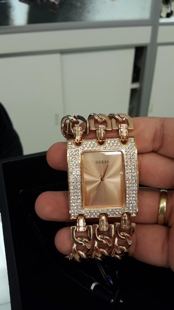 Relógios caríssimos, identificados em fotos de arquivos pessoais de Clóvis.