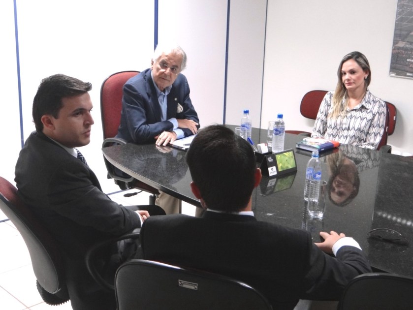 A área apresentada para doação está localizada próxima ao futuro Fórum da Comarca, na Praça dos Três Poderes e tem dimensão de 1.634,48m²