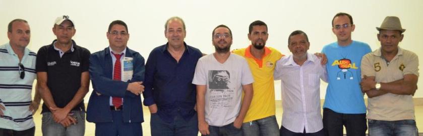 Grupo de presentes à reunião.