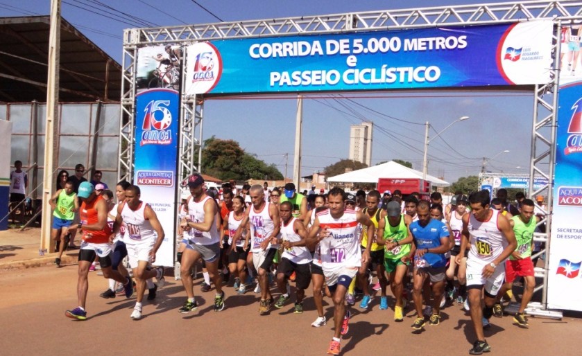 Largada da Corrida de 5 mil metros em comemoração pelos 15 anos de LEM