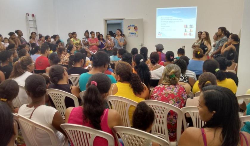 O encontro com os moradores beneficiários do Bolsa Família dos bairros Santa Cruz e Conquista aconteceu no CEUs