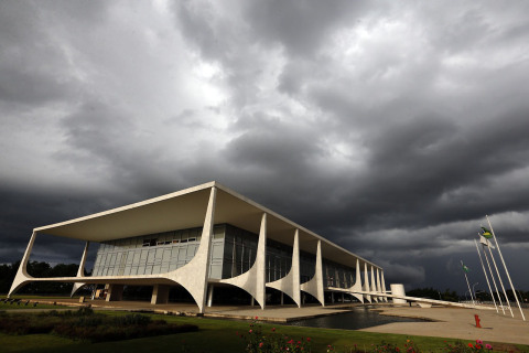 Nuvens carregadas sobre  o Palácio do Planalto, em Brasilia.  Foto DIDA SAMPAIO/ESTADÃO