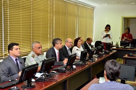 2015 04 17 - Coletiva Geovane - Mesa PGJ