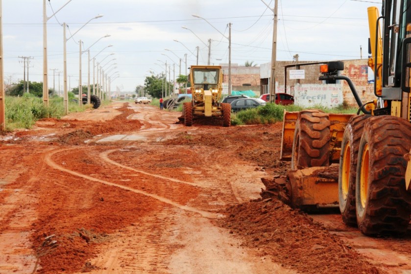 Av. ACM, a principal do Jardim das Acácias, ligação com a praça central do Bairro e avenida JK.