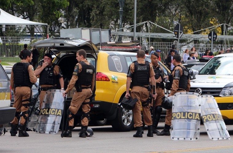 policiais-centro-civico-5-758x499