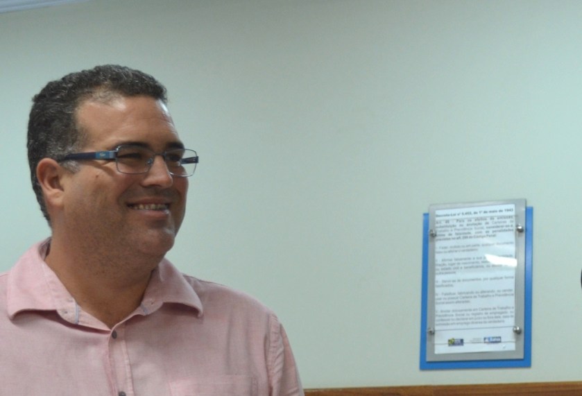 Werther: com um sorrisinho vai resolvendo os problemas da Saúde.