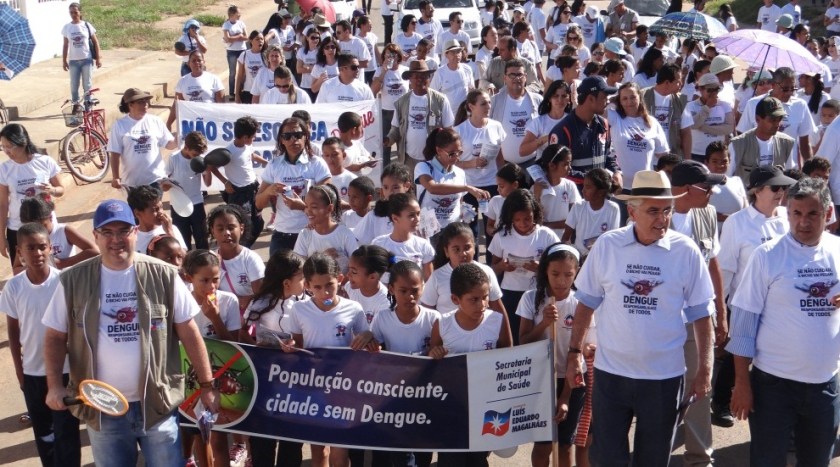 Ação contra a Dengue percorreu ruas e avenidas do Santa Cruz nesta quinta-feira.