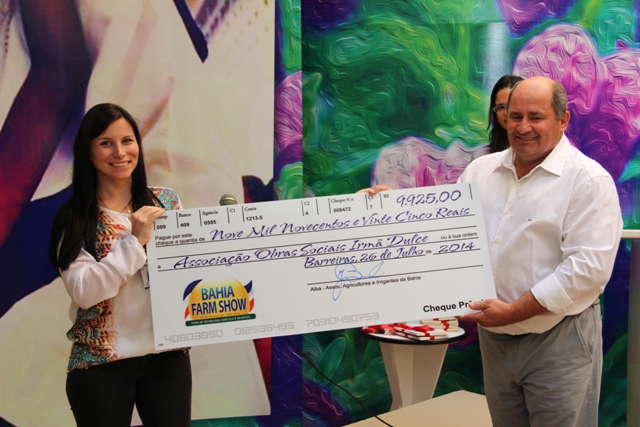 Beneficiados pela entrega do recurso do Ingresso Solidário da Bahia Farm Show 2014