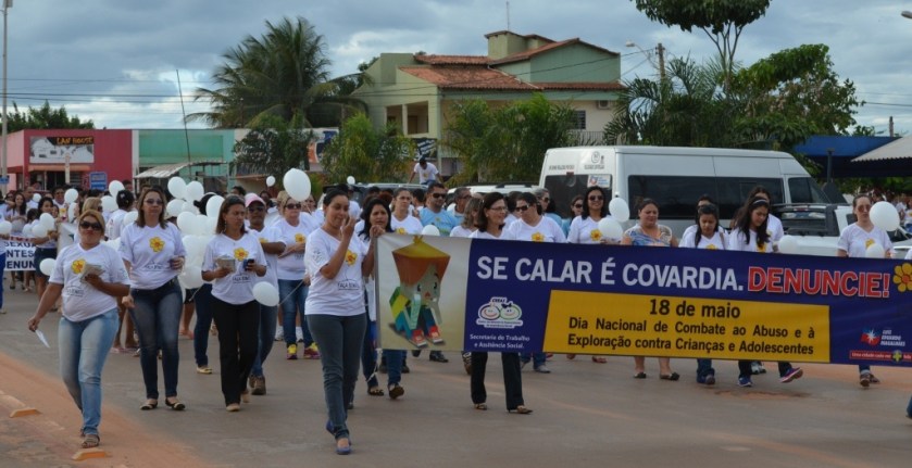 A caminhada iniciou na praça.