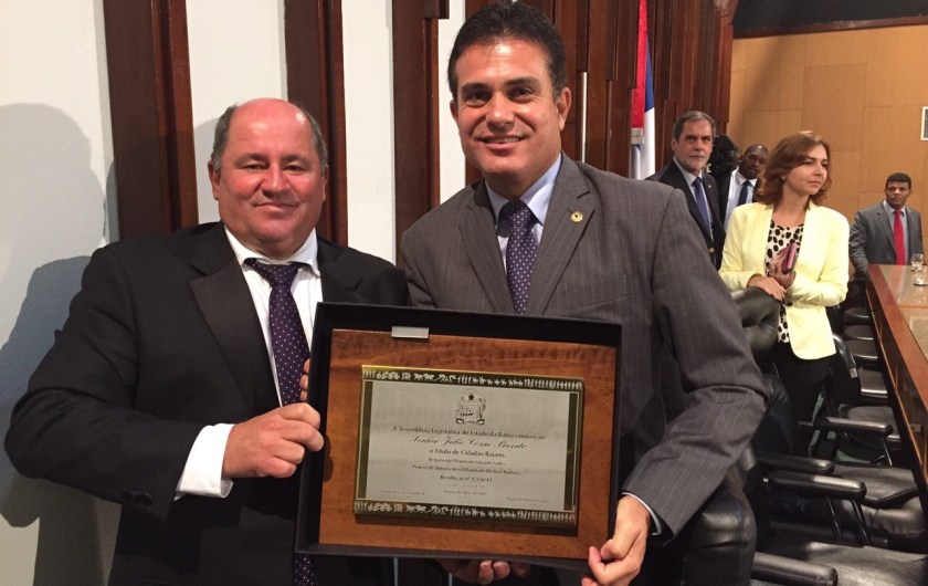 Entrega de Titulo a Julio Busato