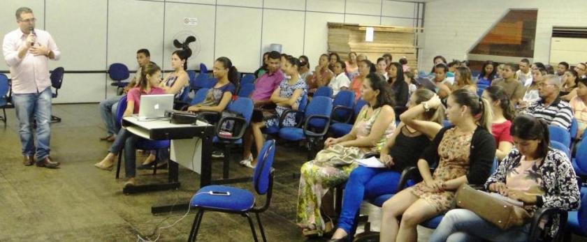 Na noite de ontem, 07, aconteceu ainda uma reunião técnica sobre o manejo clínico da dengue com profissionais da área da saúde