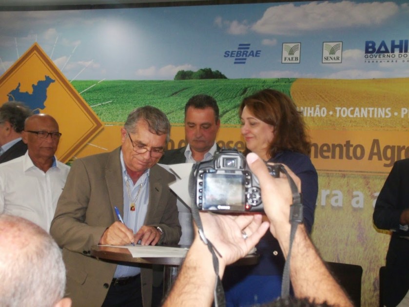 Milton Frota de Souza, em recente evento em Luís Eduardo Magalhães, com a ministra Kátia Abreu e o governador Rui Costa