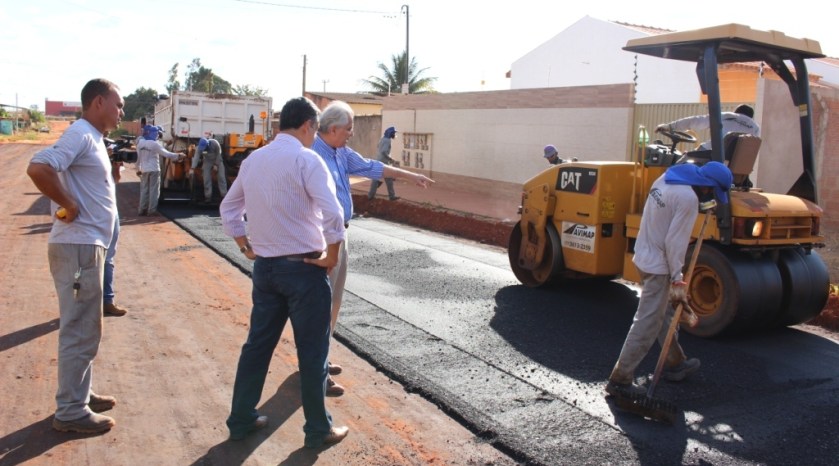 As ruas que estão recebendo asfalto são Porto Seguro, Santana, Lençóis, Guanambi, Eunápolis e Central
