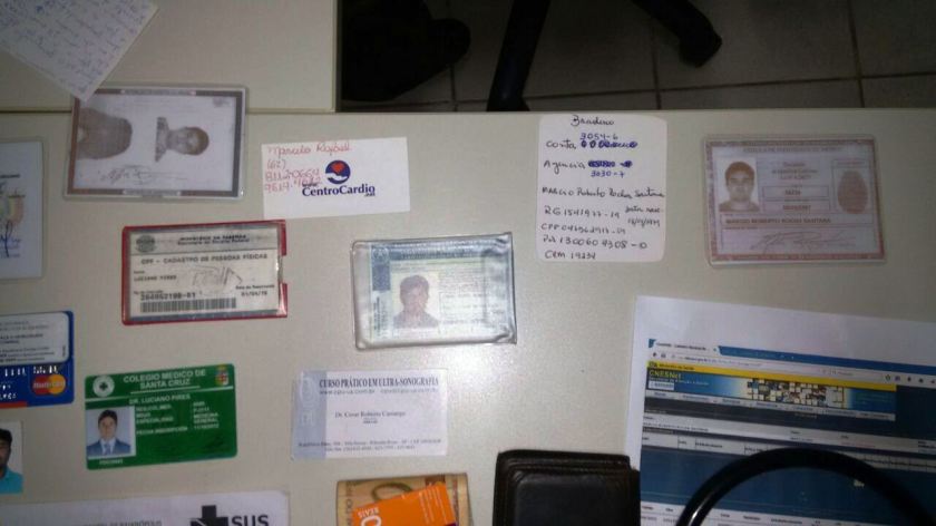 Documentos apreendidos com o estelionatário