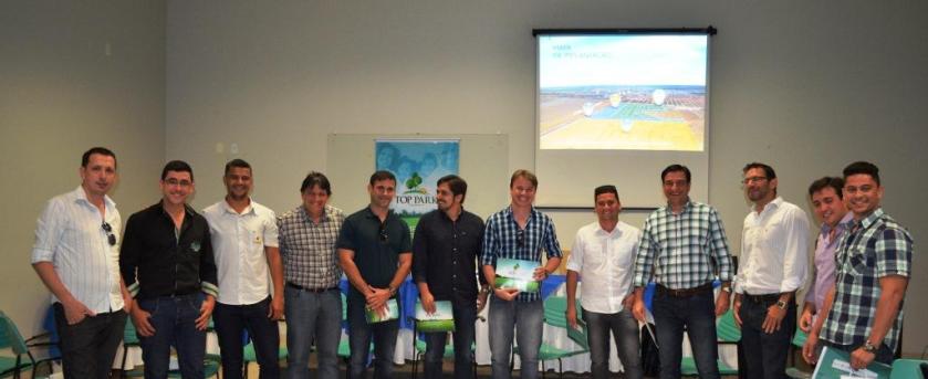 Empresários apresentam empreendimento à imprensa.