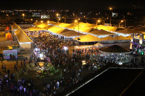 Um grande público circulou pela EXPOLEM na noite de quinta-feira