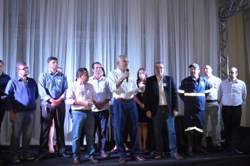 Humberto, em companhia de Werther, de vereadores e do pessoal da Saúde: "Como não ter orgulho de ser o 4º IDH e a 8ª economia da Bahia?"