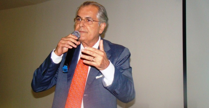 No seminário, o prefeito Humberto teve a oportunidade de transmitir a experiência do município de Luís Eduardo na elaboração do seu Plano Municipal de Saneamento Básico