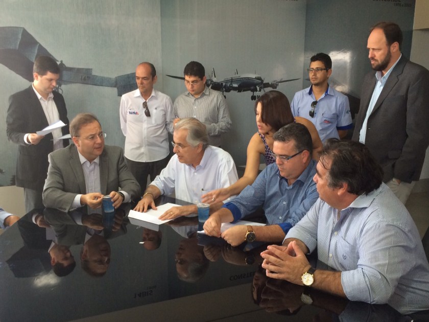 Reunião no aeroporto de Barreiras
