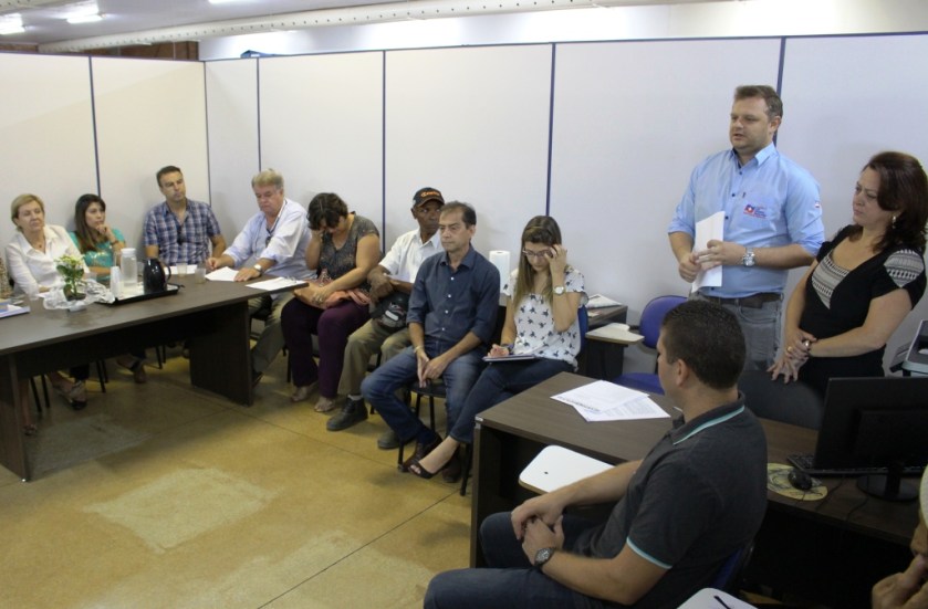 O secretário de Agricultura, Carlos Koch,pediu o comprometimento dos membros do conselho para fomentar a agricultura familiar na cidade