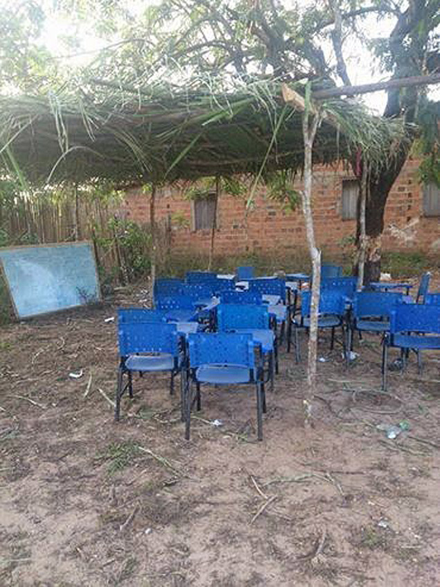 Enquanto a ex-Prefeita gastava verbas da Educação, este era o estado das escolas