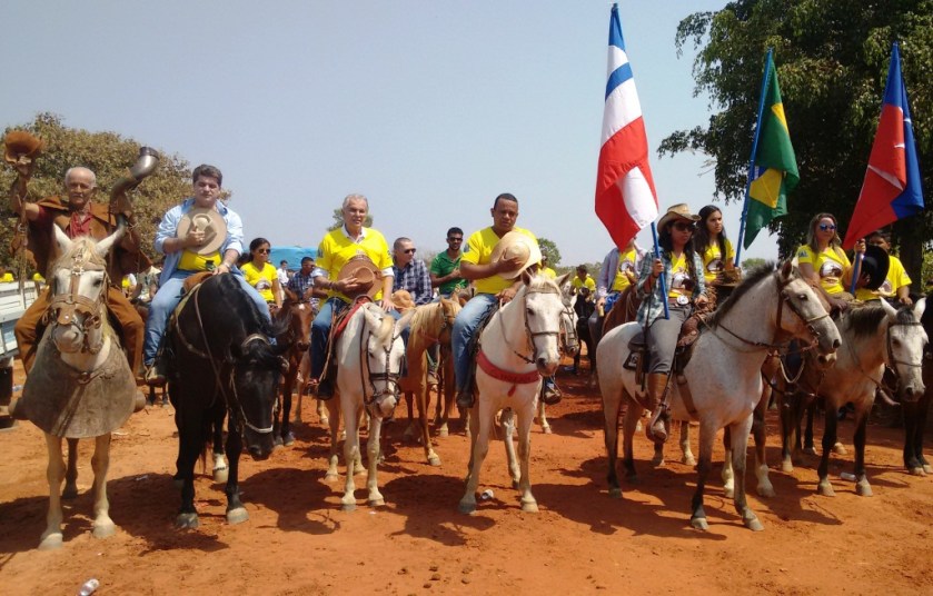 A cavalgada contou com a presença de cerca de 300 pessoas e um percurso de 15 km