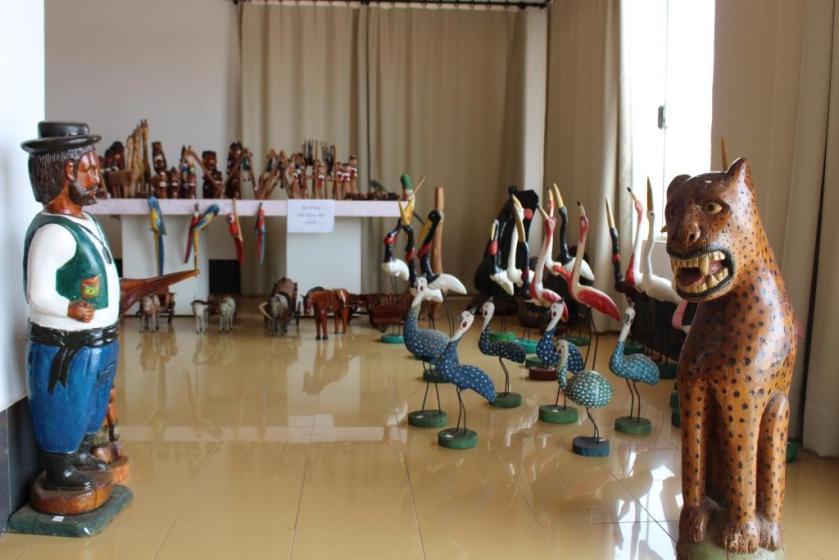 Mestre Nêgo é reconhecido pelos barreirenses e região pelo trabalho que executa em troncos de madeira