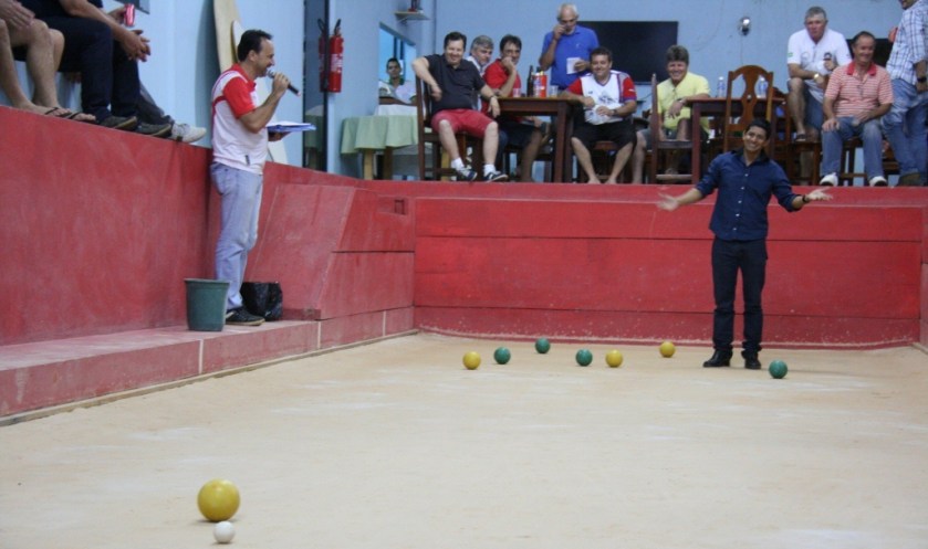 O vice prefeito e secretário de Esporte e Lazer, Marcos Alecrim, aproveitou para testar suas habilidades como jogador de bocha