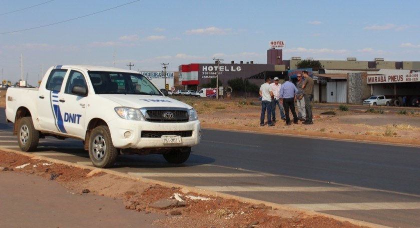 Os secretários de Governo, Renato Faedo e Infraestrutura, Waldemar Lobo se reuniram com engenheiros do DNIT para definir o local onde será construído novo de retorno na BR 020