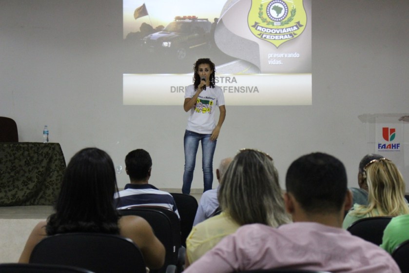 Para a educadora da SUTRANS, Quésia Rocha Paiva, atitudes simples podem contribuir para a melhoria do trânsito da cidade