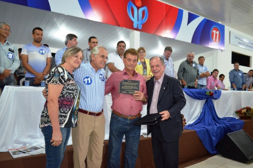 Homenagem a José Carlos Puton, membro mais antigo do PP em Luís Eduardo Magalhães. Trinta e cinco anos de militância.