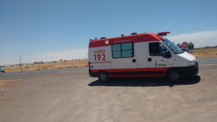 A SAMU deslocou-se pela BR 242 para encontrar veículo que socorria o acidentado e dar os primeiros socorros.