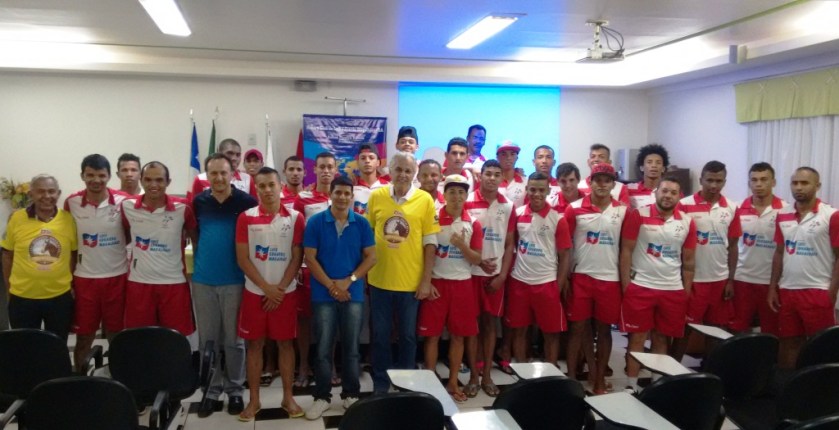 Seleção Municipal de Futebol com o prefeito Humberto Santa Cruz e o secretário de Esporte e Lazer Marcos Alecrim