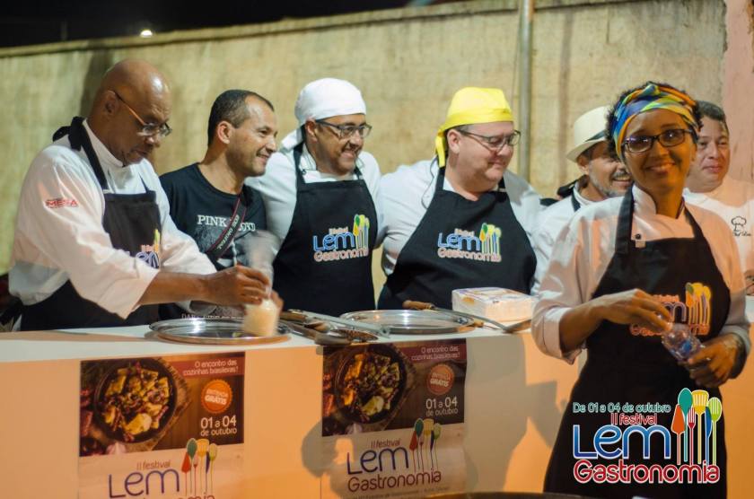 A Chefe Rosa Gonçalves e os chefs do LEM Gastronomia em visita à Feira do Mimoso II
